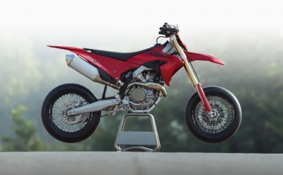 2027 杜卡迪 Desmo450 SM ：杜卡迪的第一台 Supermoto