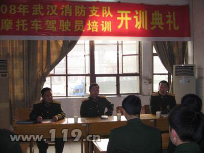 武汉市“两节、两会”消防摩托车将上街巡逻