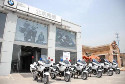 首批宝马R1200RT警用摩托交中国警方