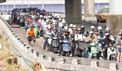 台湾油价上涨 摩托车自行车销量创多年新高