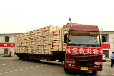 地震无情人有情 200辆轻骑警车再赴灾区