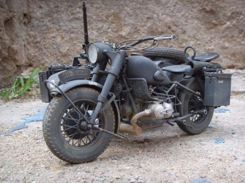驰骋疆场轻骑兵——BMW R75军用摩托车