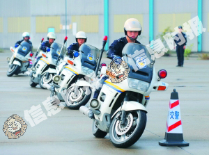广州警察配价值30万宝马摩托 将为亚运安保效力