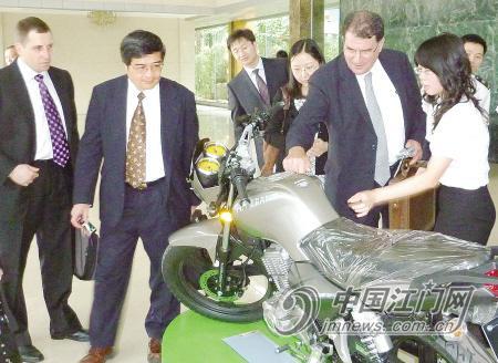 美国专家代表团参观江门摩托企业 进行技术交流