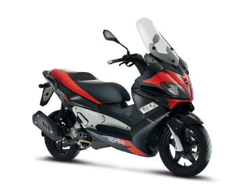 Aprilia发表SR Max 125、SR Max 300